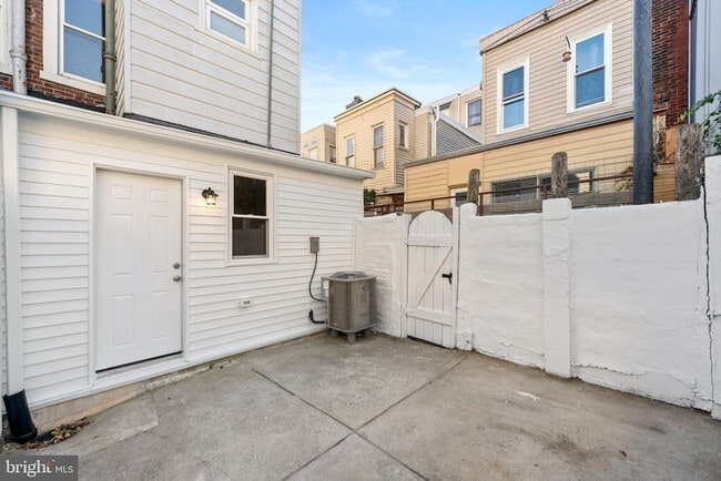 Building Photo - 601 Miller St