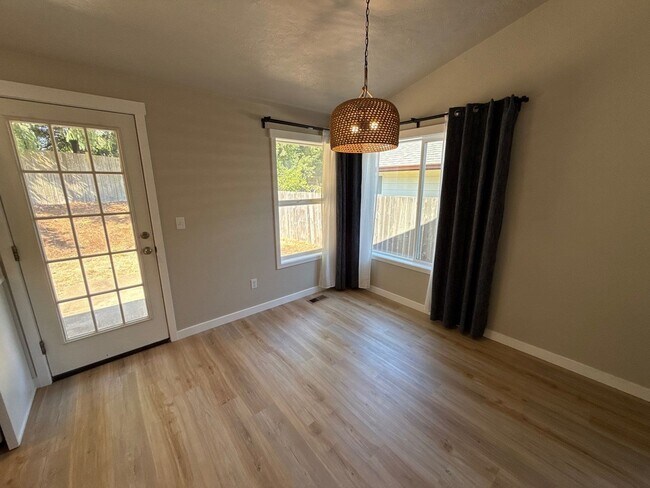 Building Photo - 5647 SW Windflower Dr
