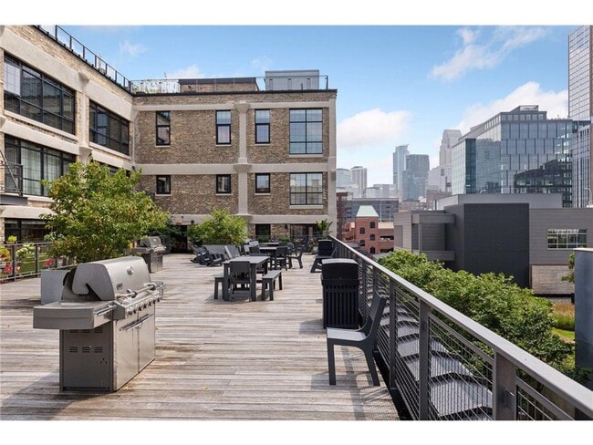 Building Photo - 525 N 3rd St