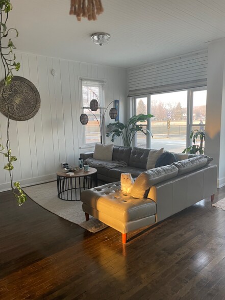 Building Photo - 3581 S Kinnickinnic Ave