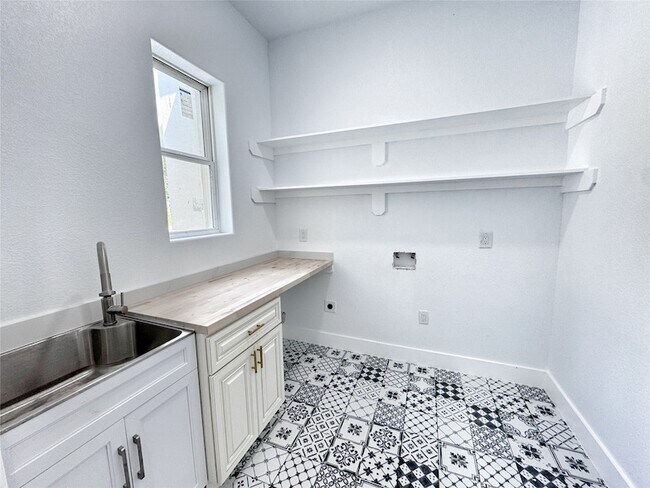 Building Photo - 3037 Rd 66124