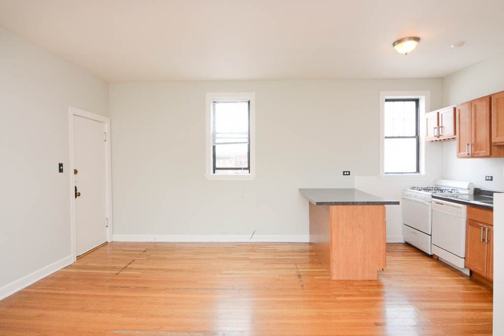 Building Photo - 708 W Barry Ave