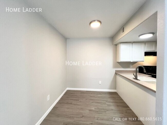 Building Photo - 4959 S Park Ave