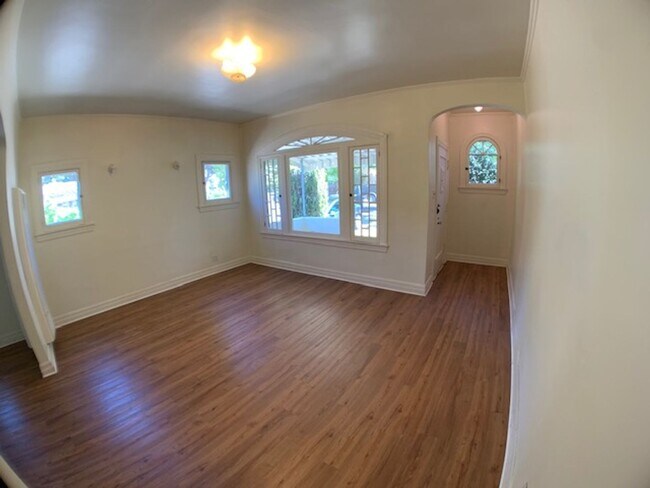 Building Photo - 4109 La Salle Ave