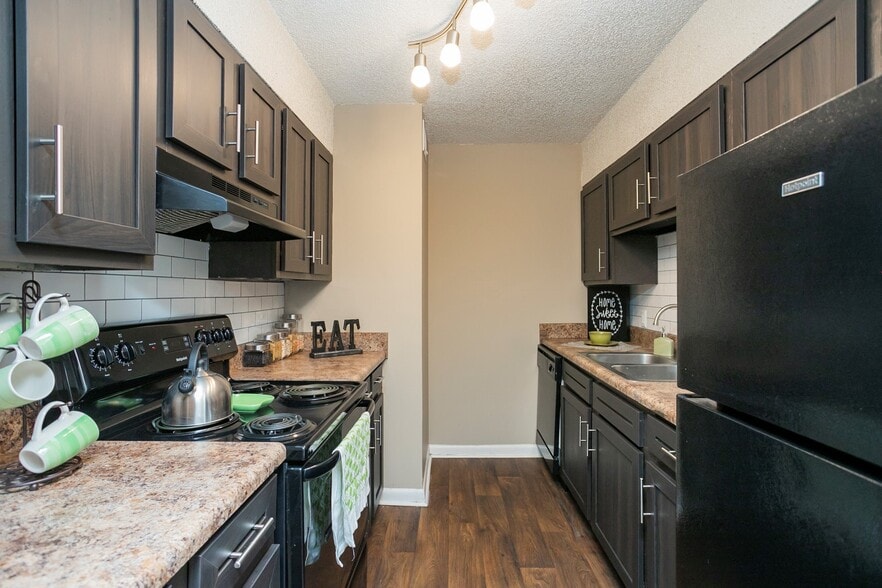 Building Photo - The Village at Crestview Apartments