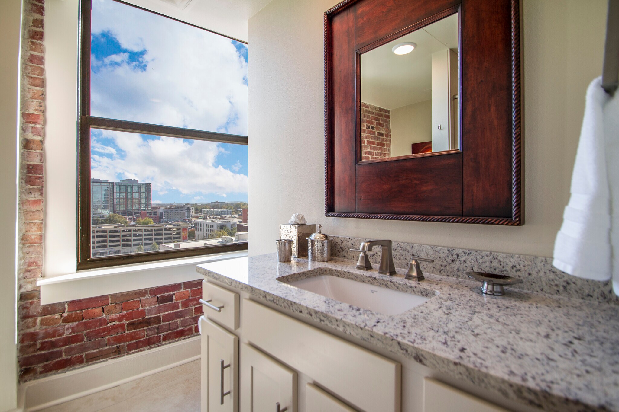 Building Photo - 221 W 2nd St