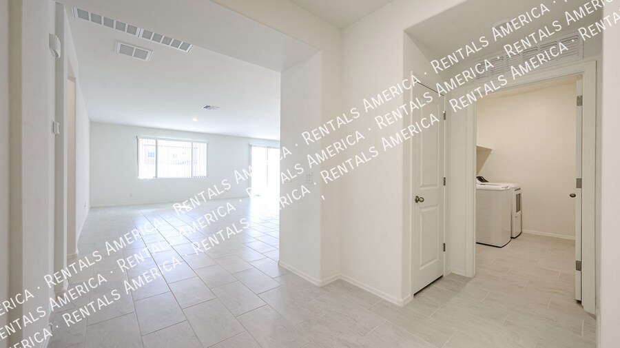 Building Photo - 17175 W Blue Sky Dr