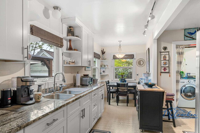Building Photo - Serene, Artistic Retreat in the Heart of A...