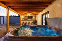 Building Photo - 8447 E Vernon Ave