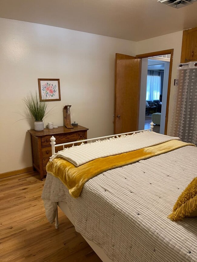 Building Photo - Great location in Meridian for this 3 bedroom 2 bath home.