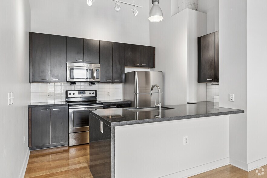 1BR, 1BA - 743SF - Kitchen - Pershing Lofts