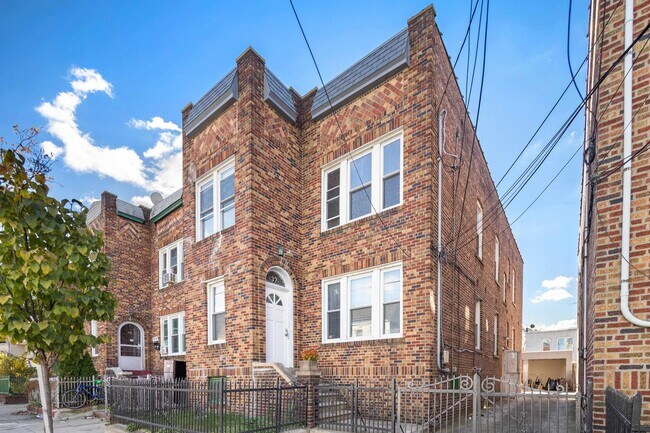 Building Photo - 37 St Pauls Ave