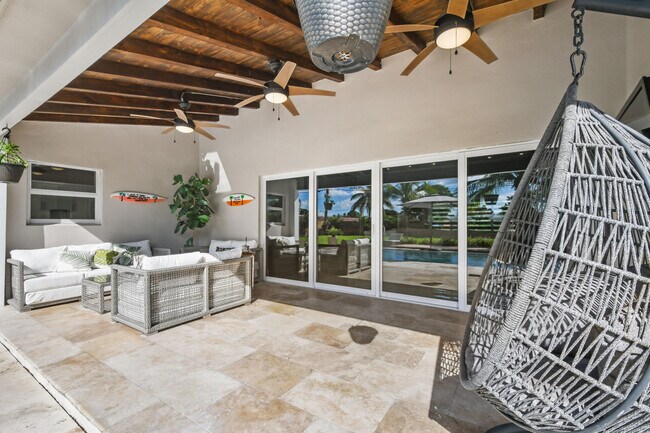 Building Photo - 7101 W Lake Dr