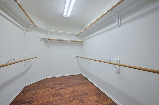 Building Photo - 13703 Broad Oaks Ln