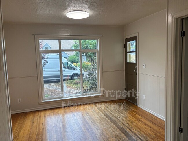 Building Photo - 364 W Selmar Ct
