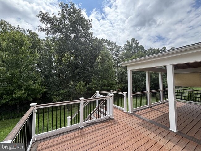 Building Photo - 41595 Revival Dr