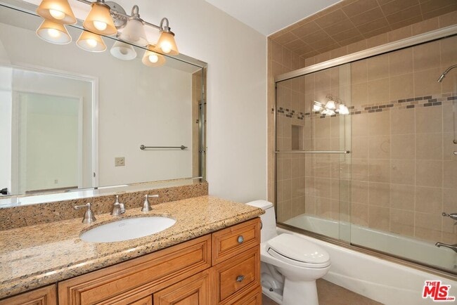 Building Photo - 1547 Palisades Dr