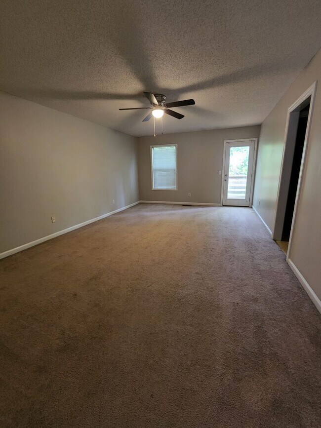 Building Photo - BRIARWOOD WEST!!!