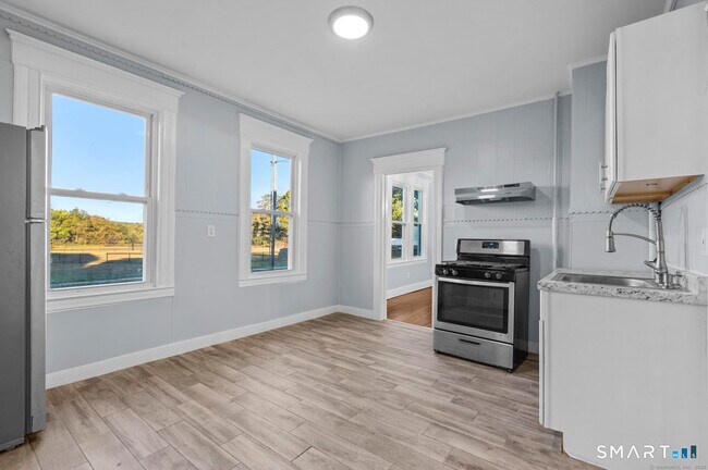 Building Photo - 292 W Ivy St