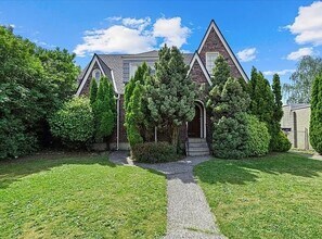 Building Photo - Nice 1 Bed, 1 Bath Upper Unit in Tacoma's Lincoln District