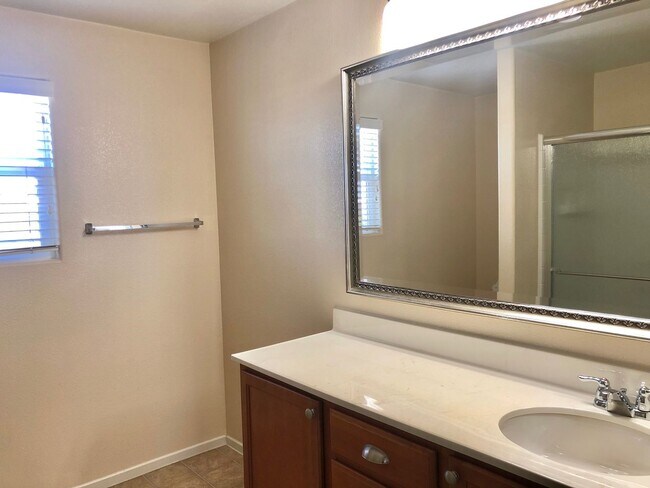 Building Photo - Beautiful  3Bed/3Bath home with a Loft nes...