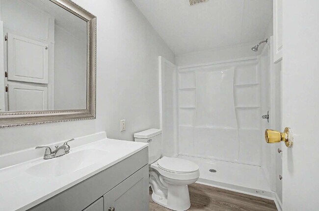 Building Photo - Updated 3-Bedroom Home on 10 acres in Chapel Hill