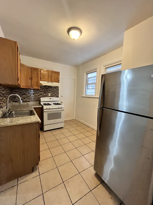 Building Photo - 144 Bidwell Ave