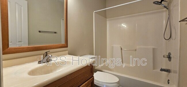 Building Photo - 820 Maltby Cres