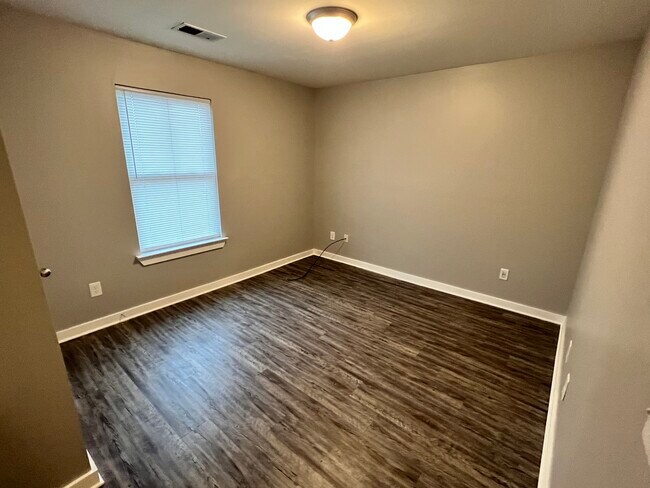 Building Photo - 900 5th Way