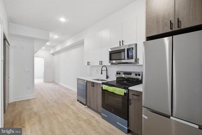 Building Photo - 669 N 39th St