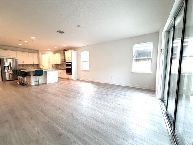 Building Photo - 15050 Lake Bessie Loop