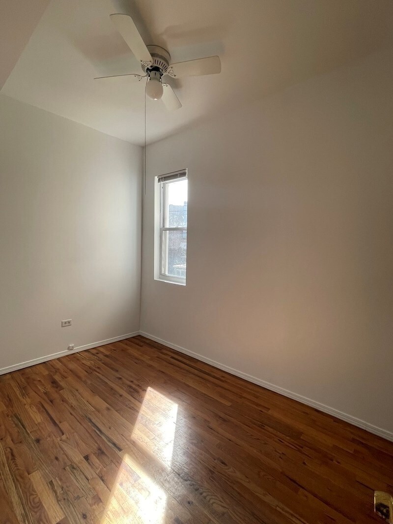 Building Photo - 2321 W Belmont Ave