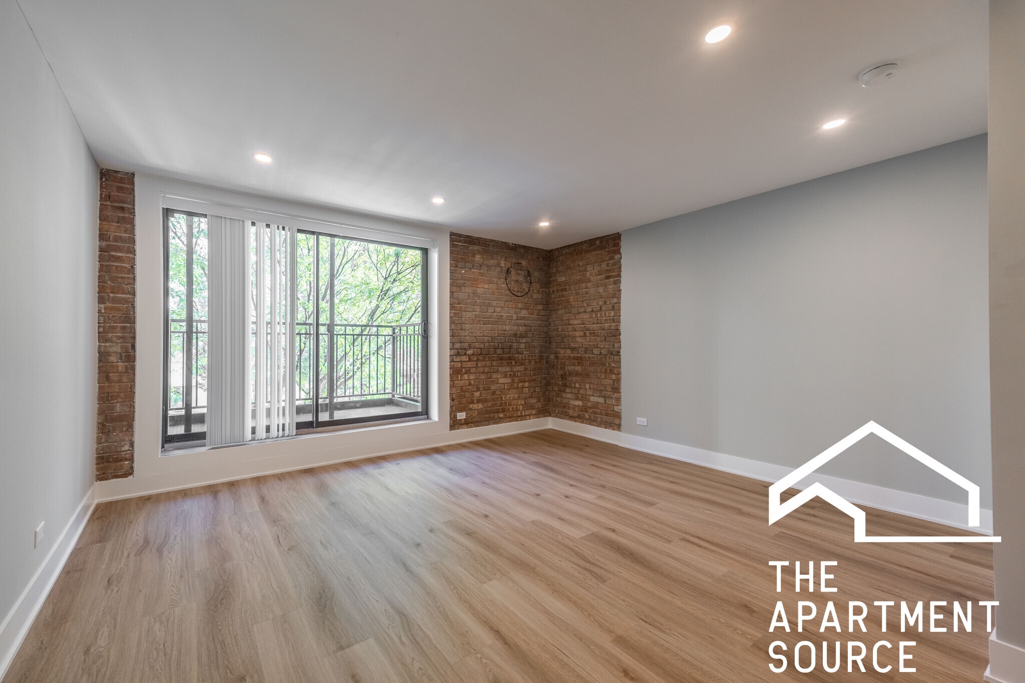 Building Photo - 1223 N La Salle Dr