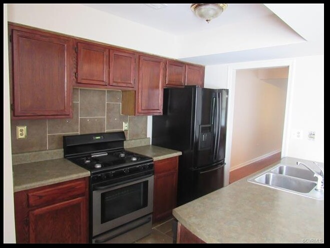 Kitchen - 1413 Kemper Street