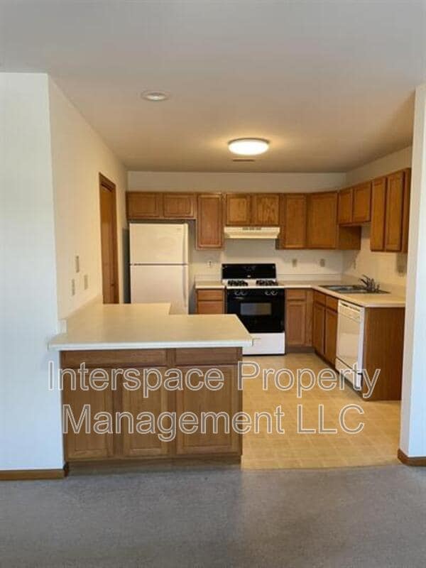 Primary Photo - 125 Liberty Ln