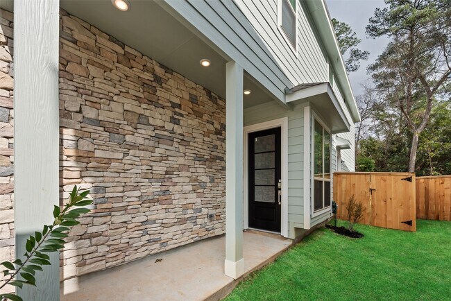 Building Photo - 653 Royal Arch Dr