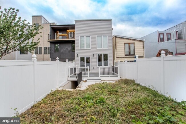 Building Photo - 1214 E Fletcher St