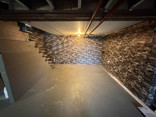 Building Photo - 402 Douglass St