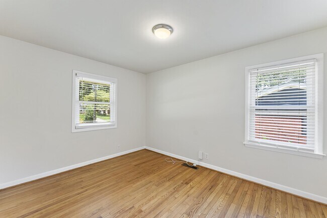 Building Photo - 2808 Bardwell Rd