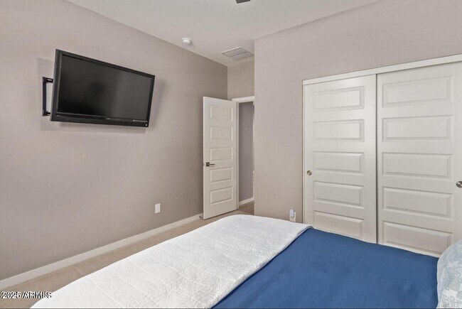 Building Photo - 547 W Panola Dr