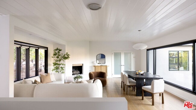 Building Photo - 5692 Holly Oak Dr