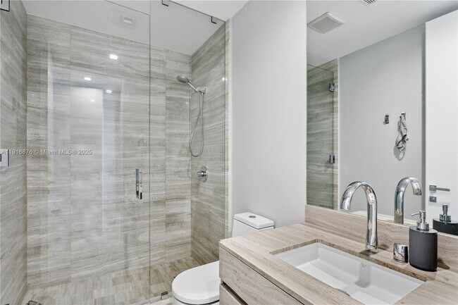 Building Photo - 18975 Collins Ave