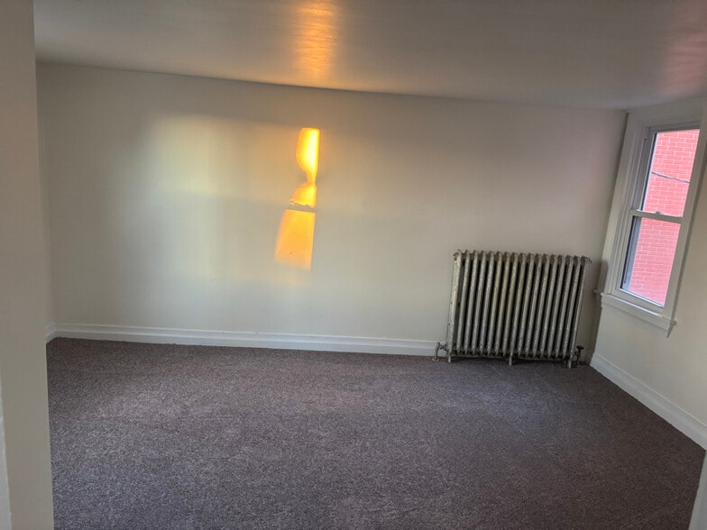 Building Photo - 118 S Main St