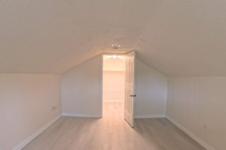 Building Photo - 618 5th St SE