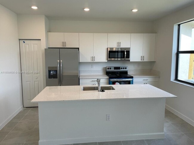 Building Photo - 10007 SW 231st Ln