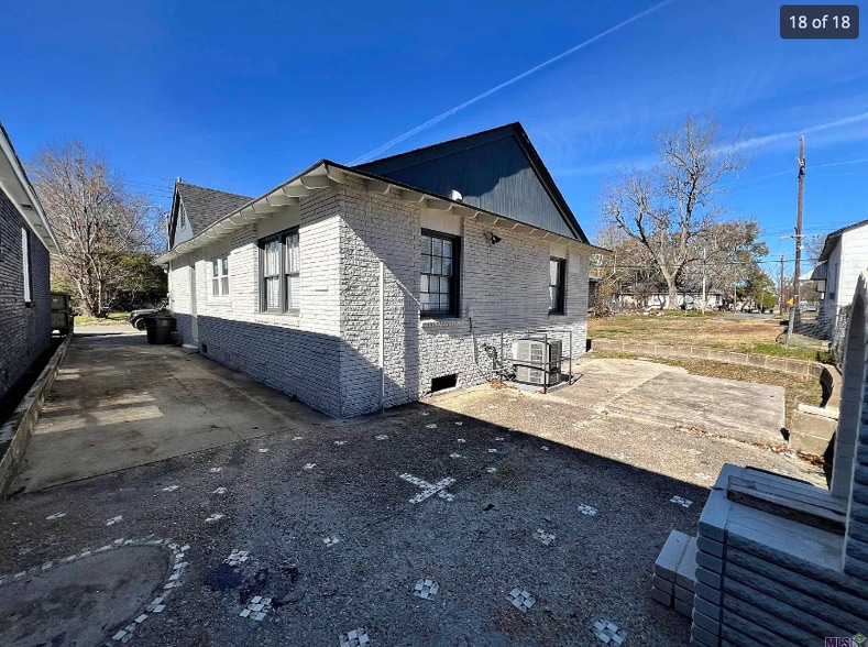 Building Photo - 911 S 12th St