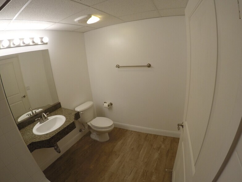 Building Photo - 1080 Park Blvd Unit 1308