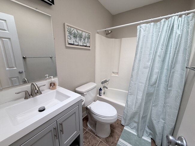 Building Photo - 1528 Jameson Dr