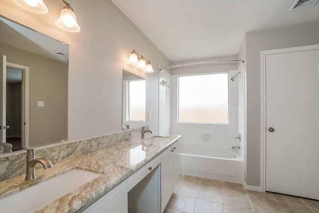 Building Photo - 3722 Colleen Woods Cir