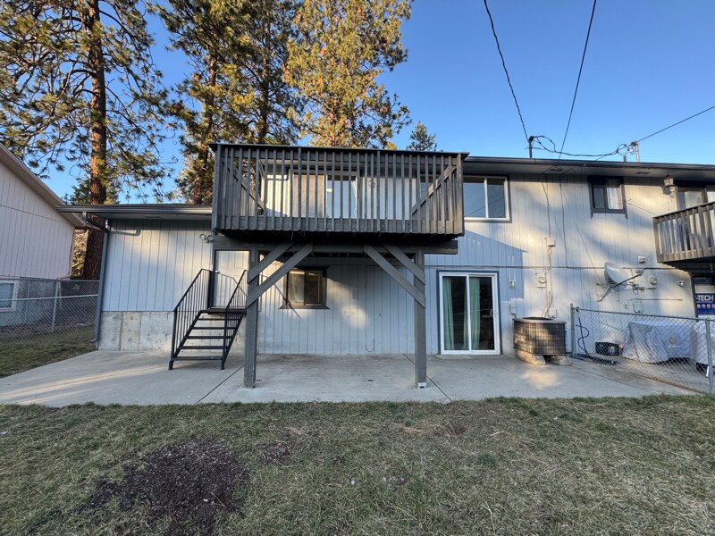 Building Photo - 6404 E 11th Ave